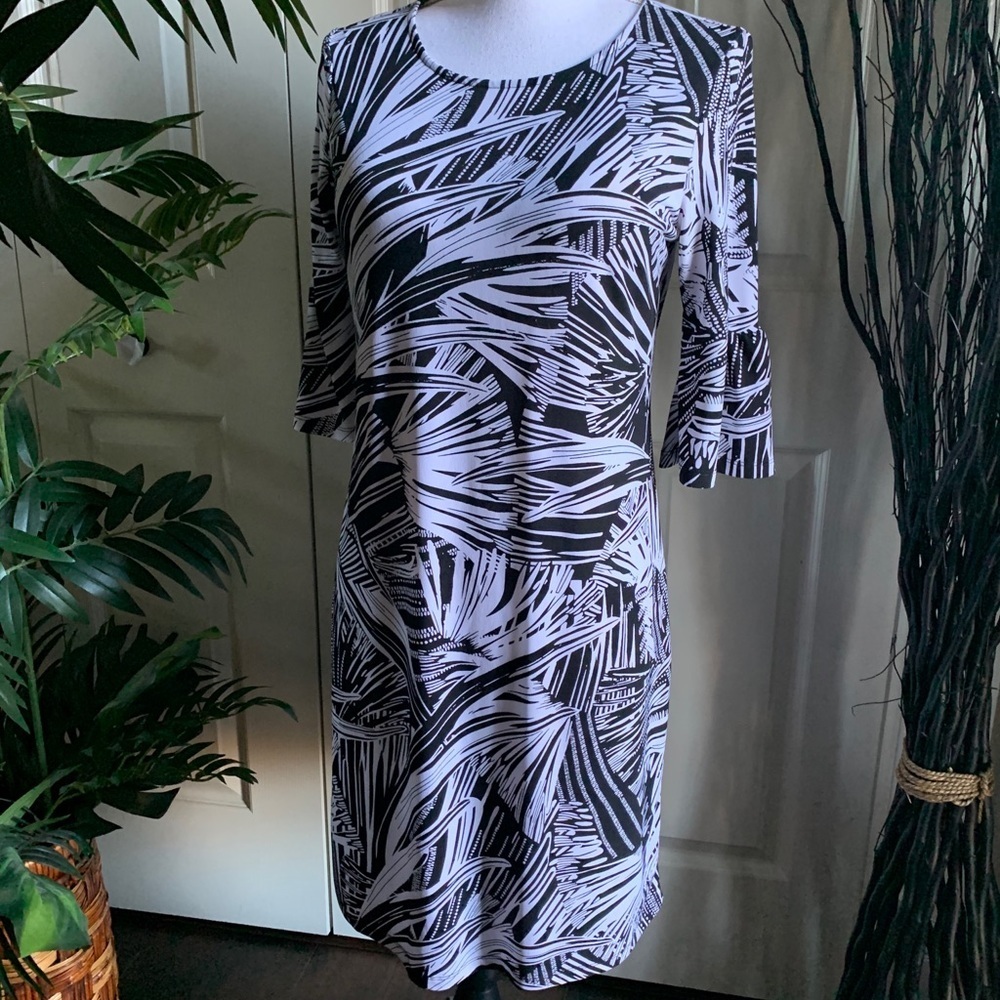Black and white pattern dress - Picture 2 of 3